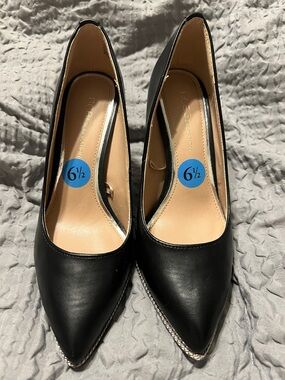 BCBGeneration Black Pointed Toe Pumps